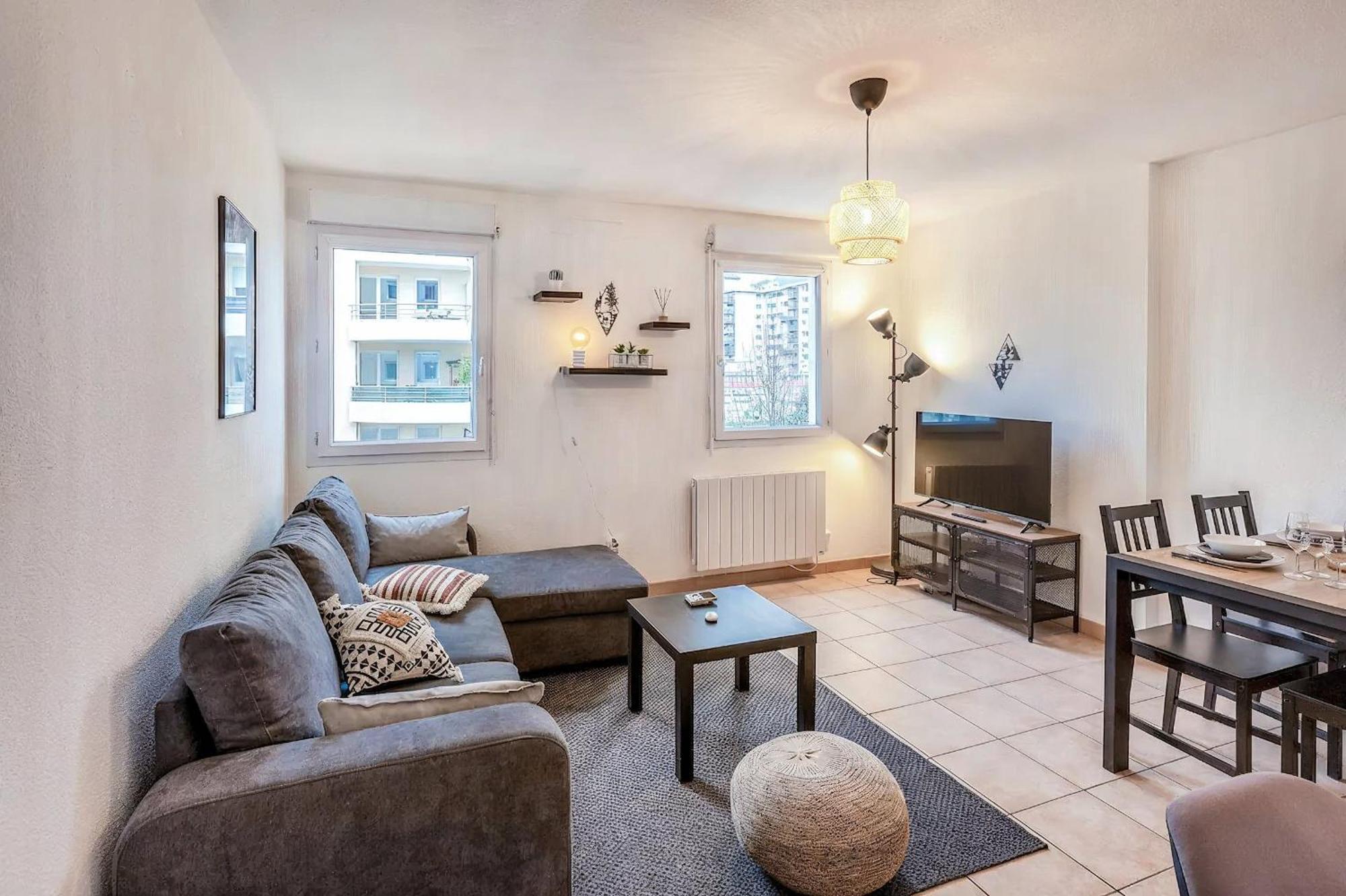 Superbe Appartement - Parking Gratuit - 4 Personnes Chambéry Exterior foto