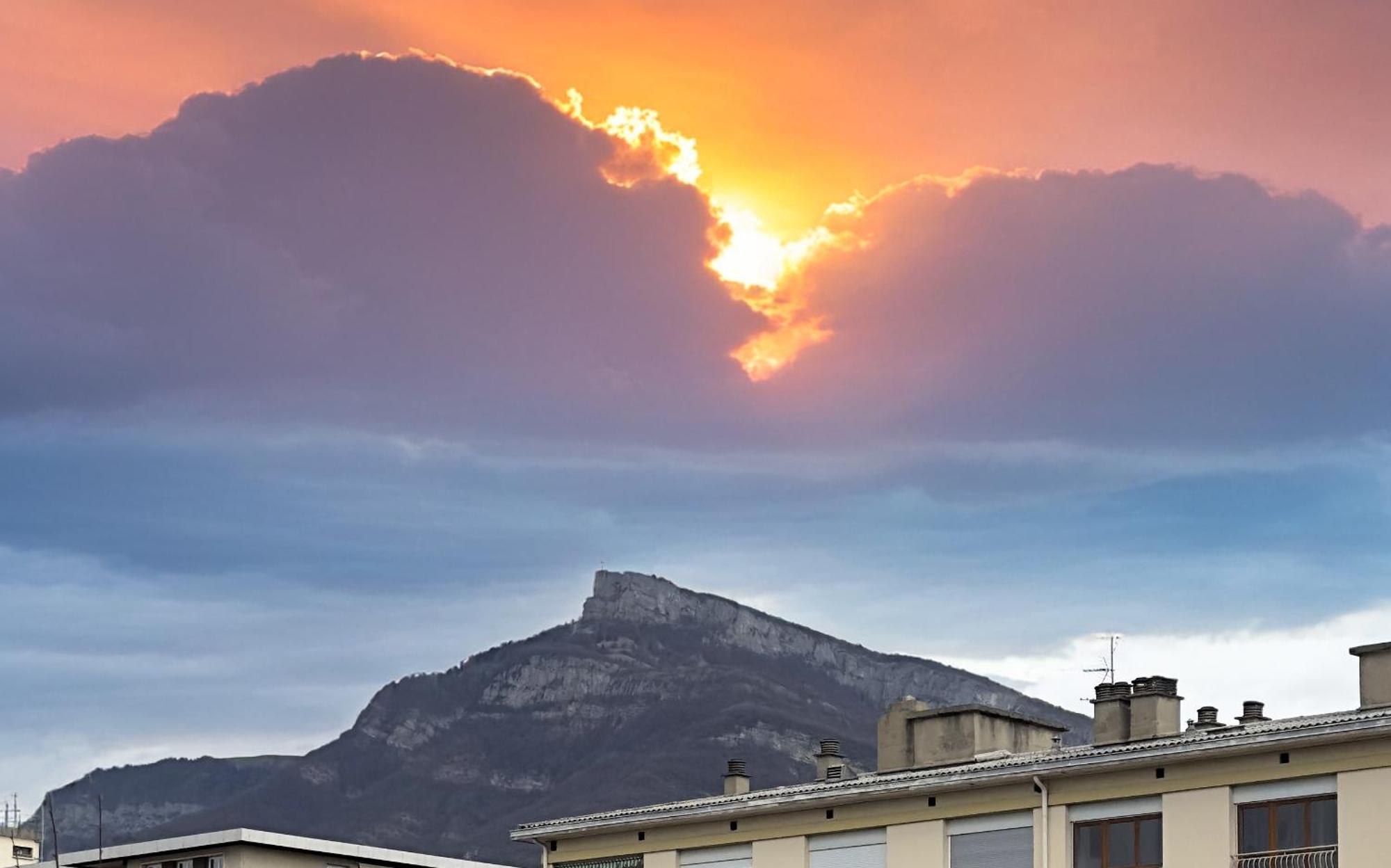 Superbe Appartement - Parking Gratuit - 4 Personnes Chambéry Exterior foto